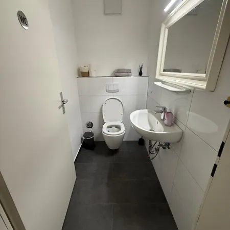 1 In Location-primrose Apartment *